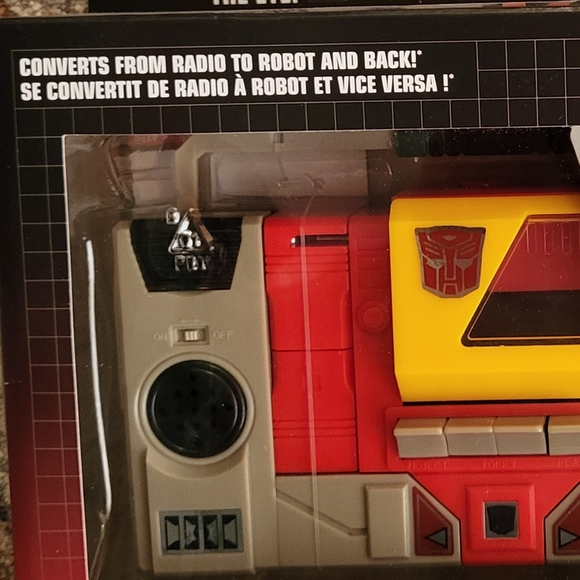 Authentic Transformer G1 Walmart 2017 BLASTER Encore Reissue Commemorative NEW - Picture 7 of 10